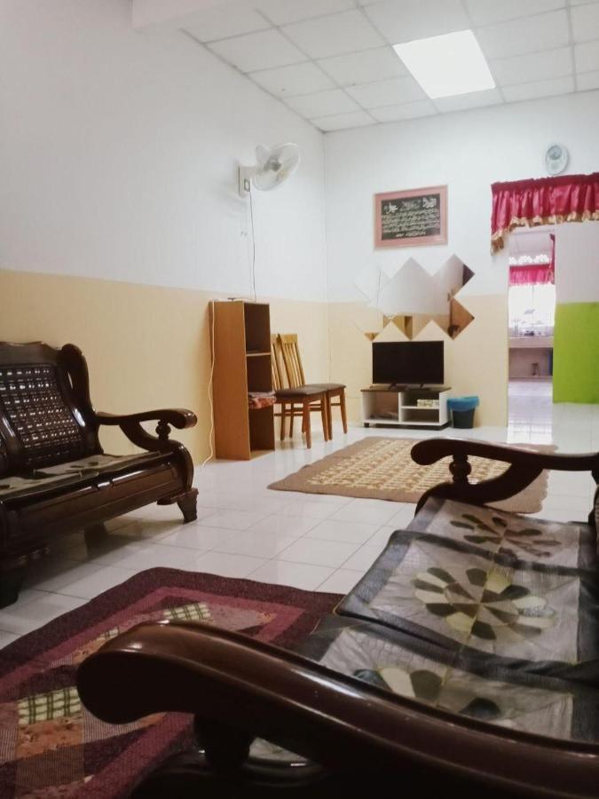 Homestay Ummi Razzin Kuala Kangsar Exterior foto